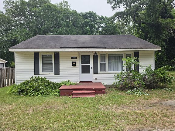 3rd image of 1018 Stewart St