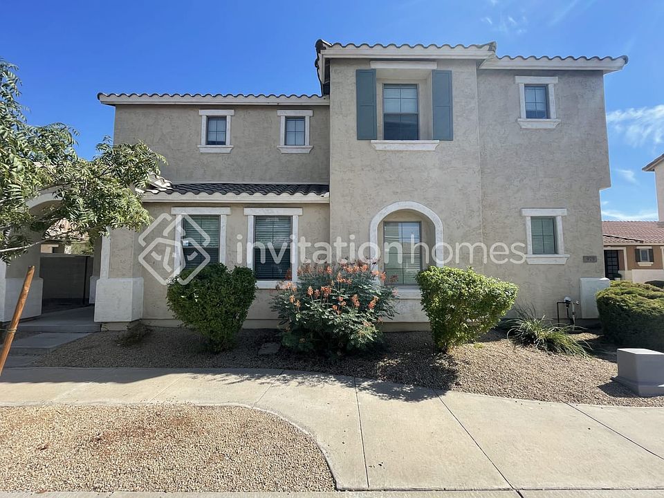 1st image of 979 E Cantebria Dr