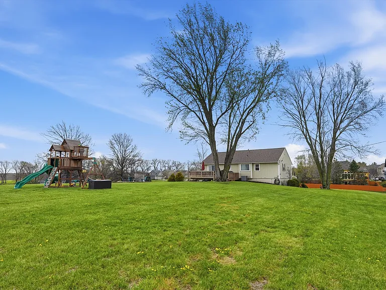 12200 Hollingsworth Rd — Photo 30