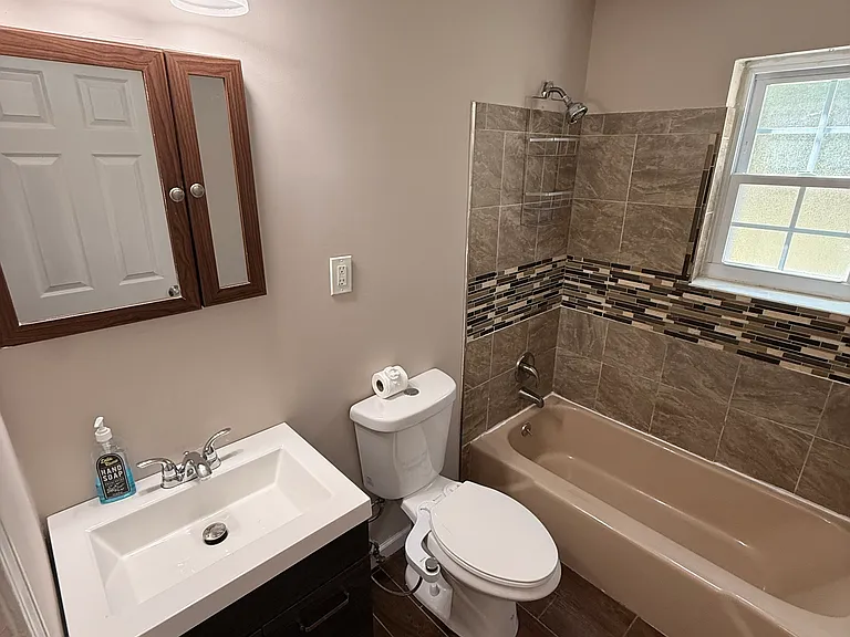 1081 Blue Hills Ave #B — Photo 19