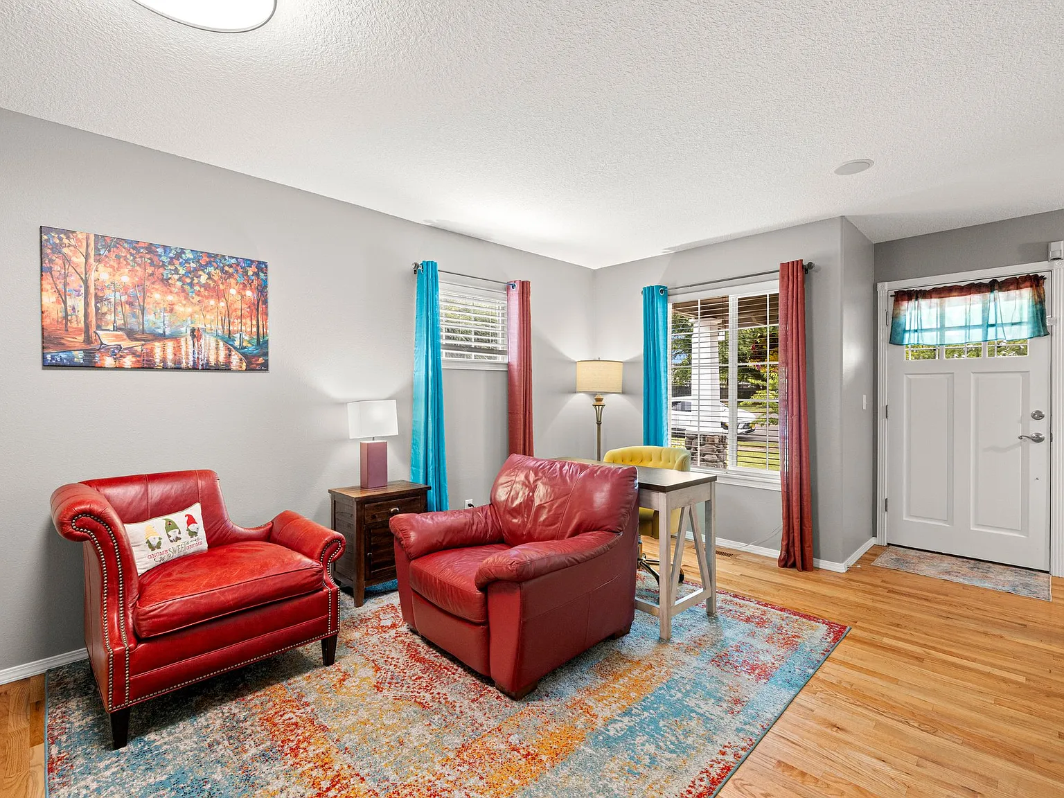 4 bed, 2.5 bath, 2320 sqft, $3,500 — Photo 2