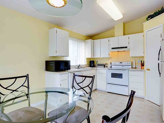 4th image of 5032 38th St NE
