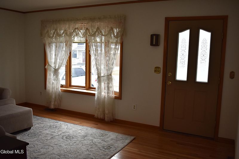 5th image of 14 Seward Street