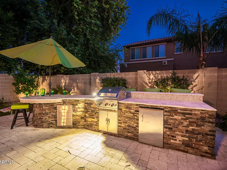 2681 E Hampton Ln — Photo 6