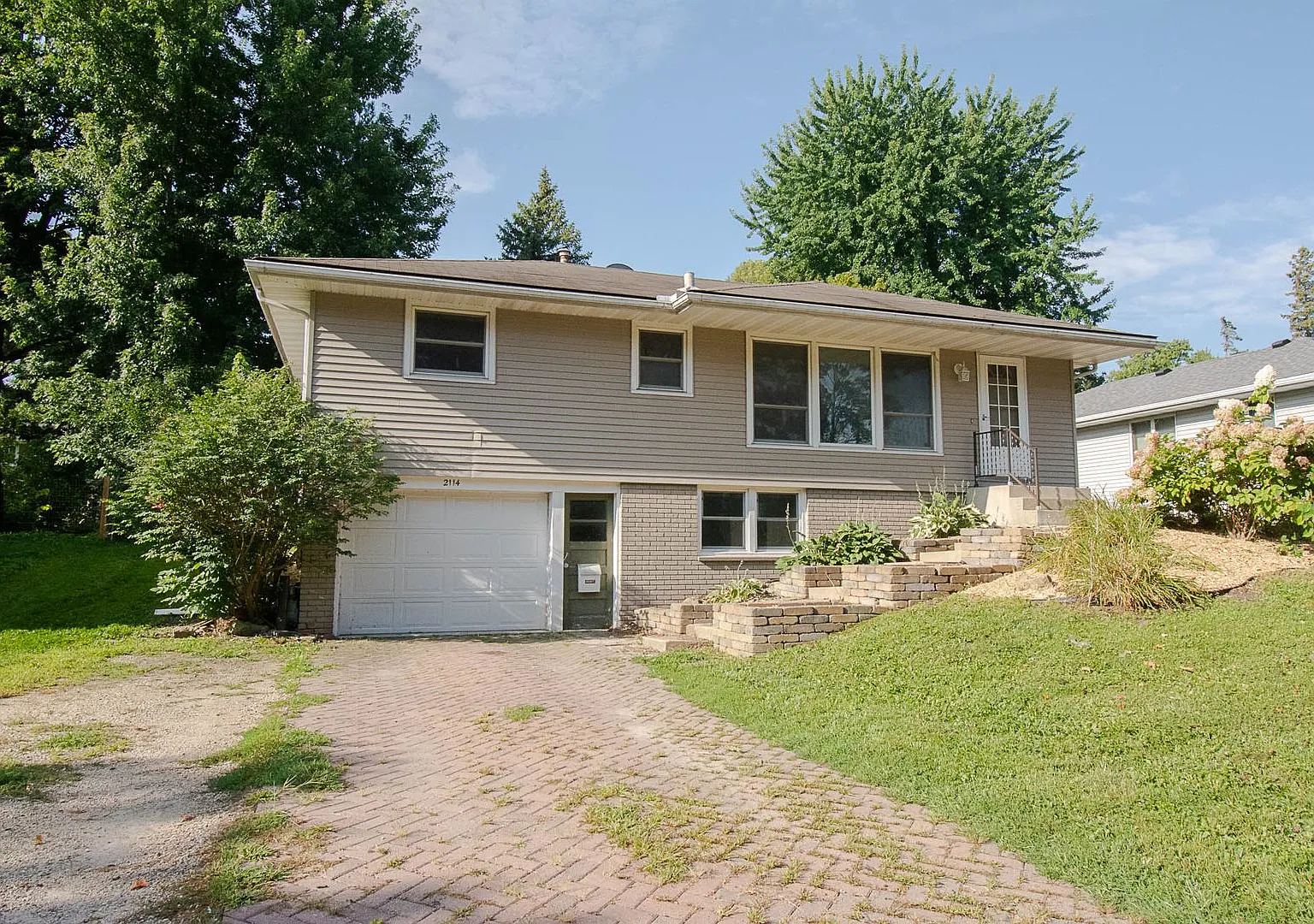 Fantastic home across the street from a park! — Photo 1
