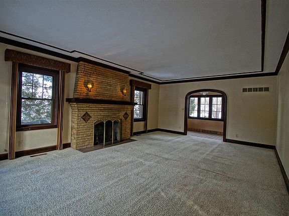 4th image of 225 N Prospect St