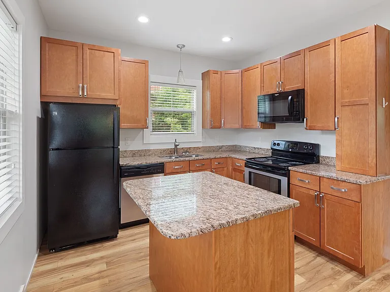 6 Thurland Ave — Photo 8