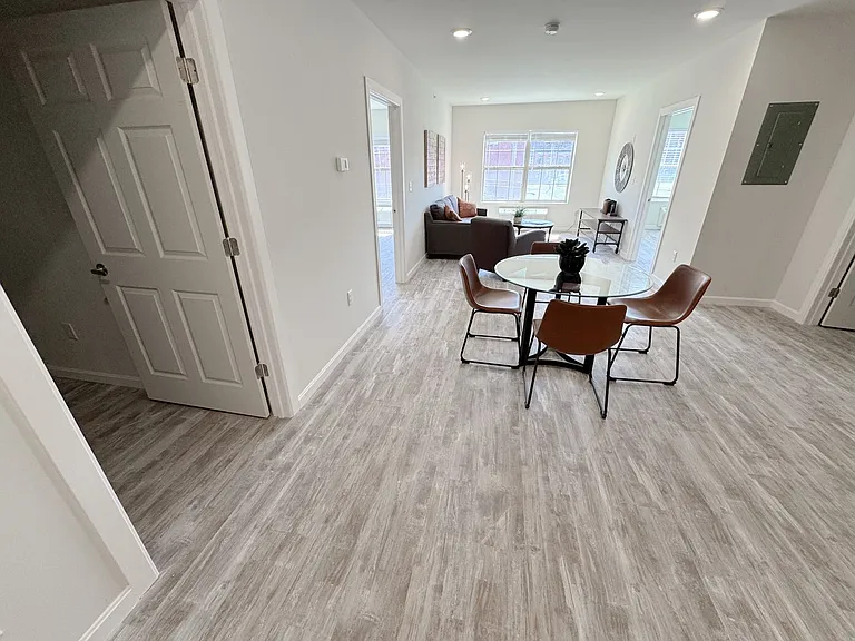 Pine Street Apartments — Photo 19