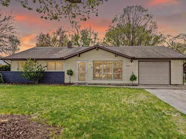 23142 Sandalwood Dr, Elkhart, IN 46516