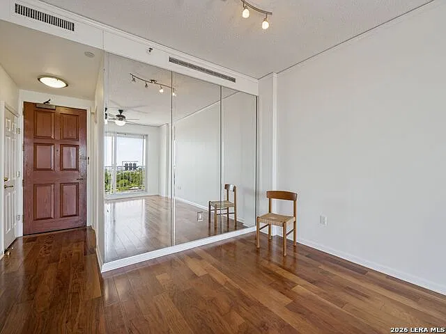 1 Towers Park Ln — Photo 2
