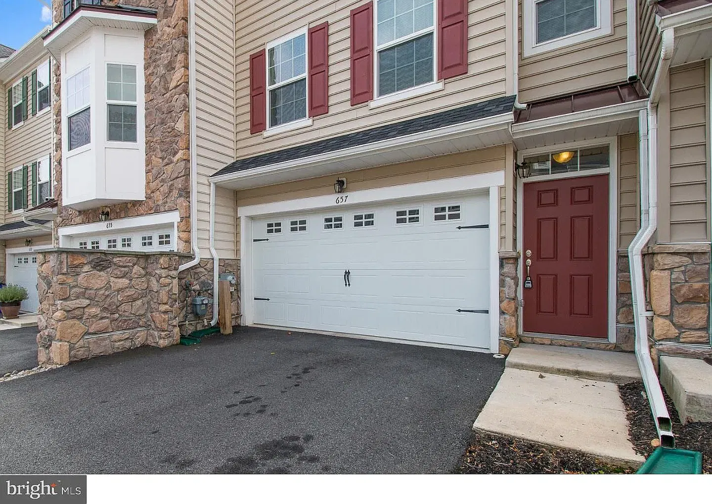 3 bed, 2.5 bath, 2000 sqft, $2,500 — Photo 2