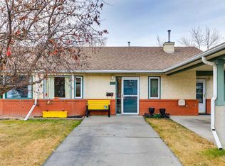 2848 S Dovely Park SE, Calgary, AB T2B3G9