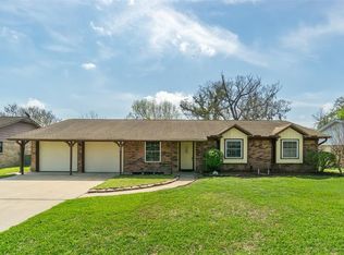 403 Petunia St, Lake Jackson, TX 77566