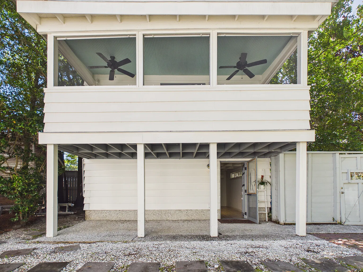 1 bed, 1.5 bath, 1000 sqft, $1,750 — Photo 2
