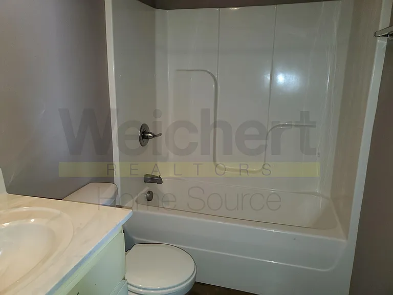 504 W Baldwin St #C — Photo 8