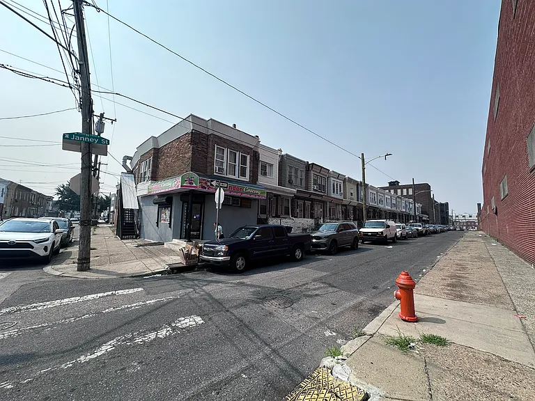 2229 E Ann St — Photo 24