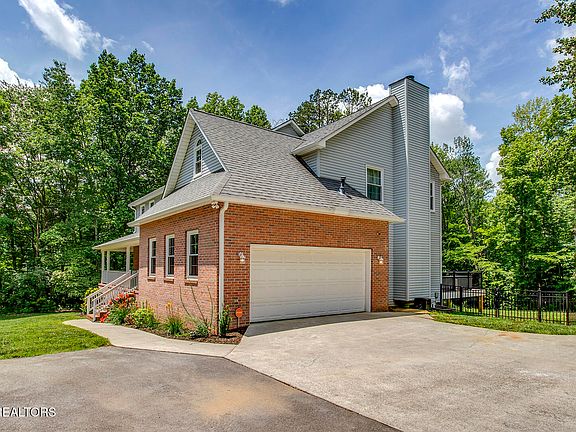 3rd image of 415 Shaw Ferry Ln
