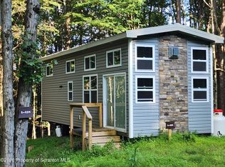634 Swallow Ln, Gouldsboro, PA 18424