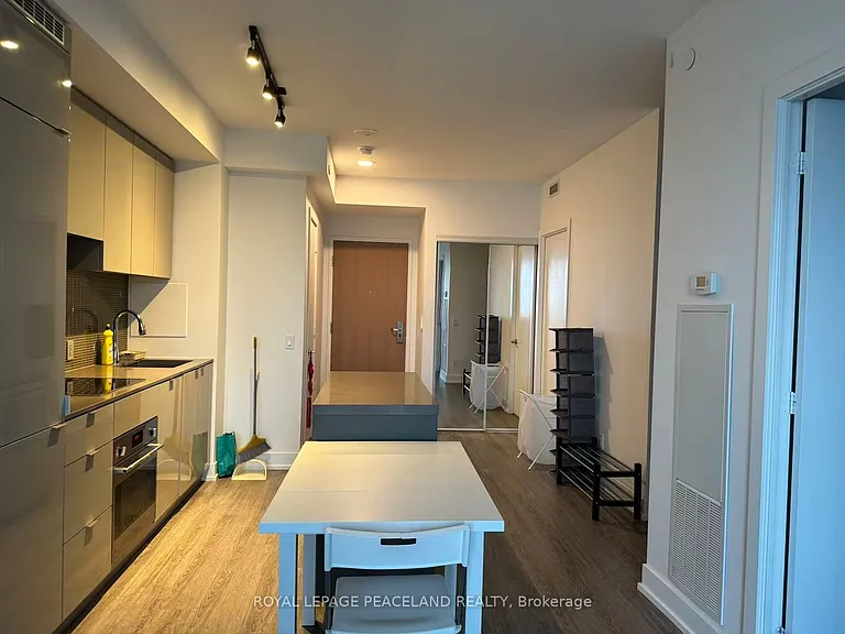 7 Grenville St #4206 — Photo 5
