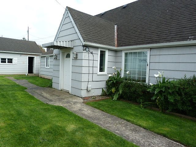 1st image of 210 NE Eads St