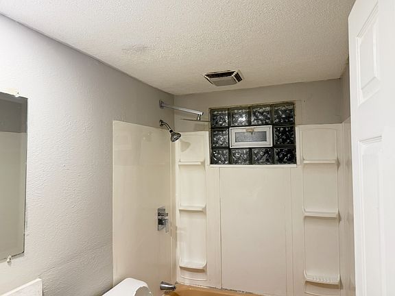 3rd image of 2336 Newton St #2336
