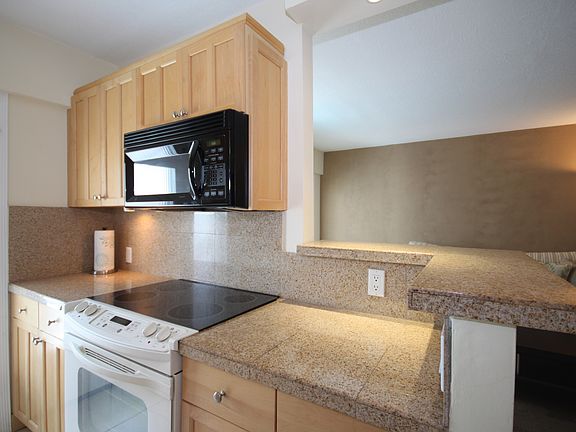 3rd image of 1545 Euclid Ave APT 4C