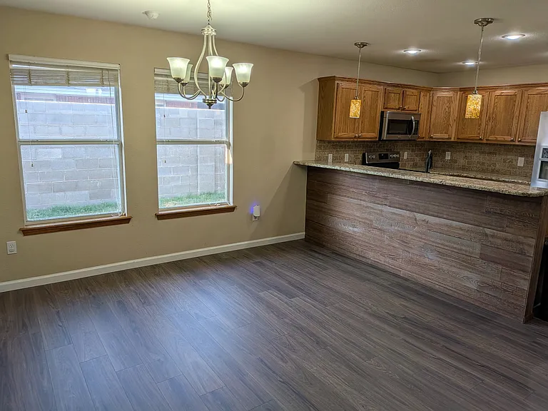 1821 Arbor Dr — Photo 4