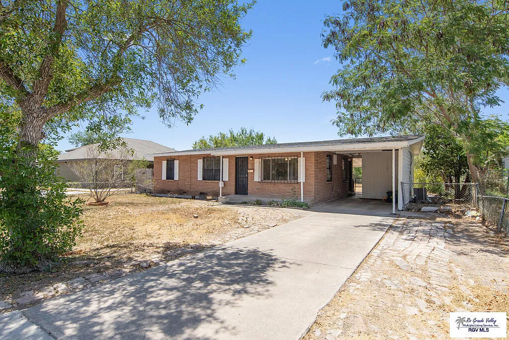 3 bed, 1.0 bath, 975 sqft, $1,250 — Photo 3