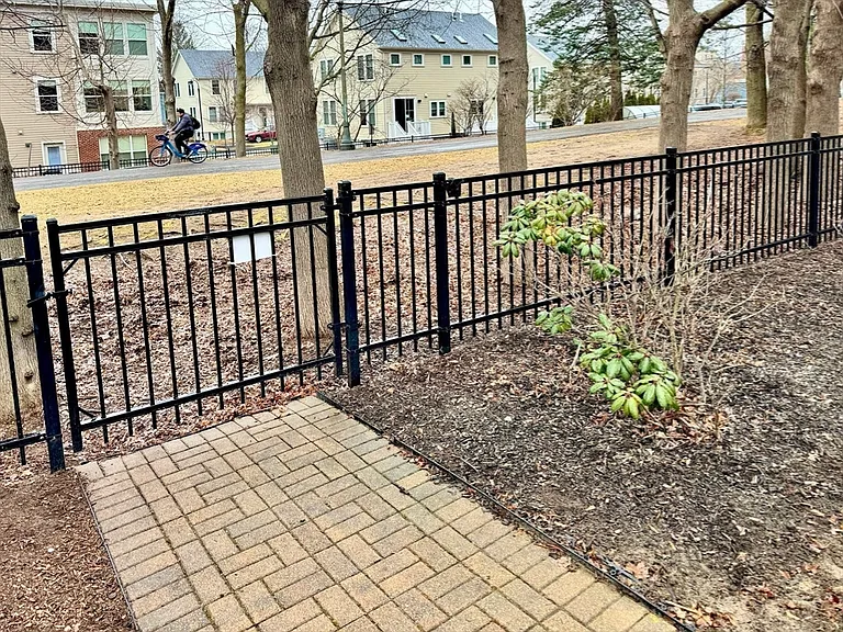 105 Harvey St #105 — Photo 31