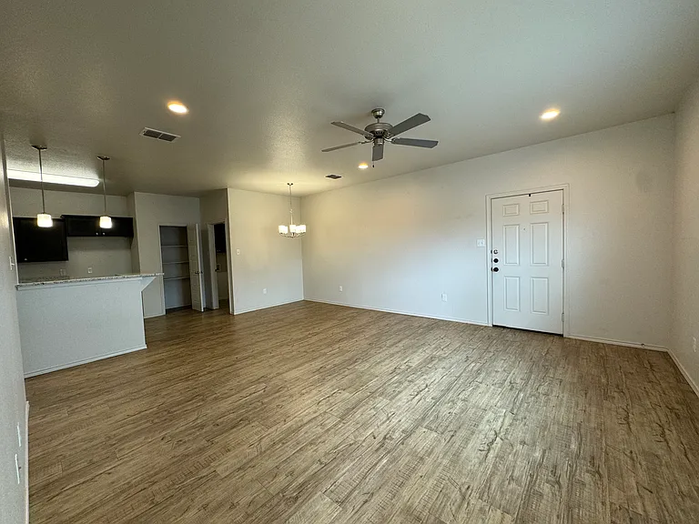 11824 Evanston Ave — Photo 5