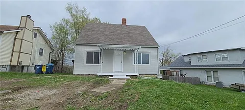 139 S Maple St Photo 1