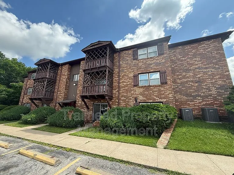 744 S Cedar St #13 — Photo 1
