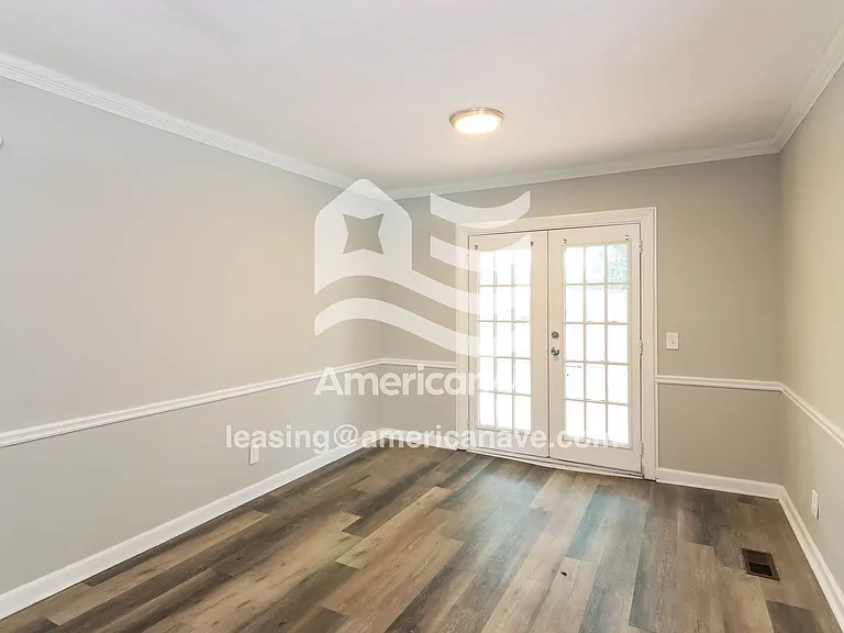 207158_004_dining_room_5.jpg
