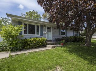 1316 Atlantic Dr, Waukesha, WI 53186