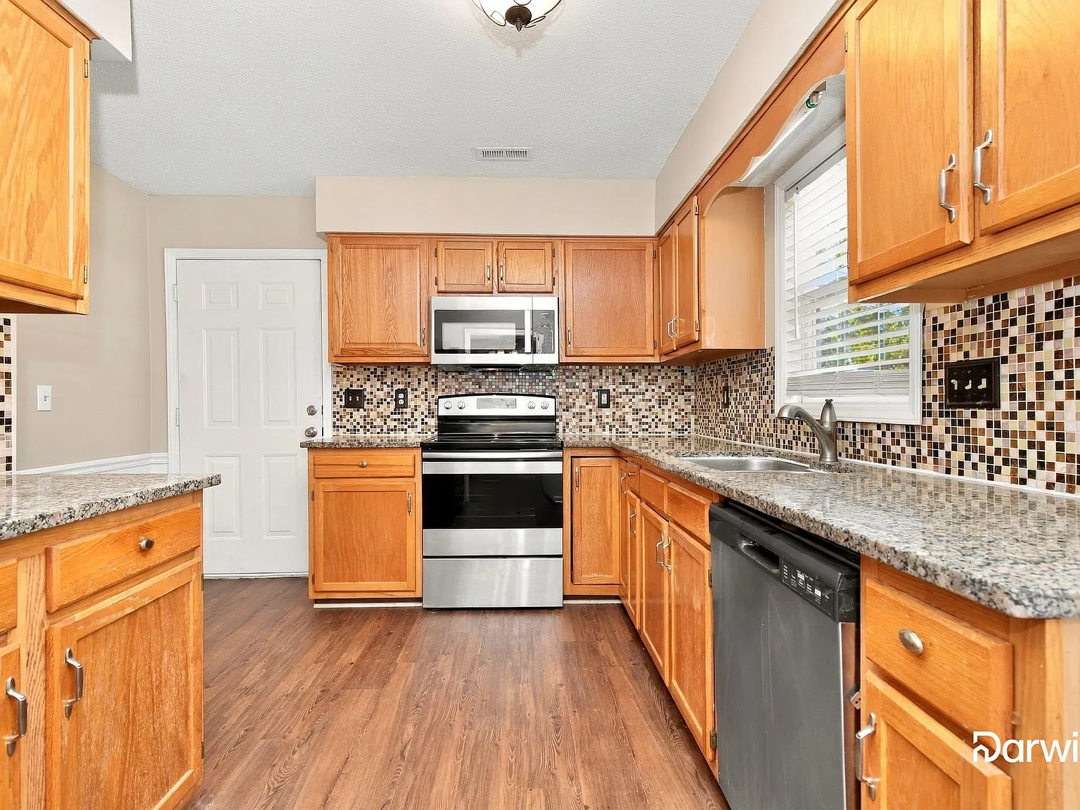 3 bed, 2.0 bath, 1462 sqft, $2,025 — Photo 3