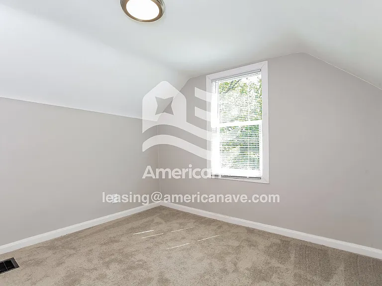 1947338_011_wm_-_bedroom_13097296.jpg