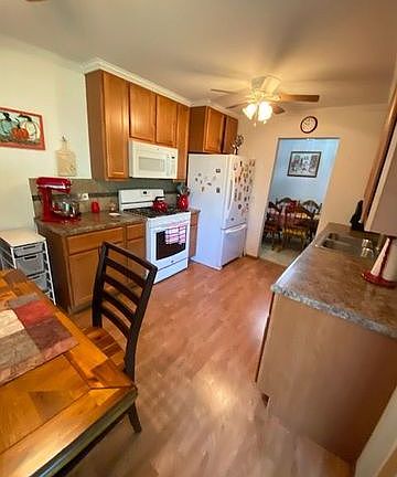 4th image of 317 Woodbury Ct APT D1