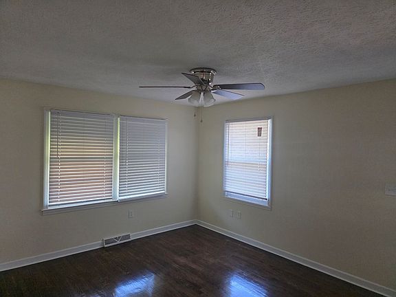 5th image of 235 W Castle Dr