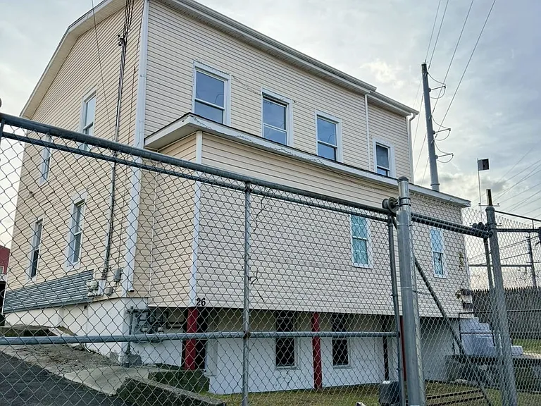 26 Clarence St #2 — Photo 14