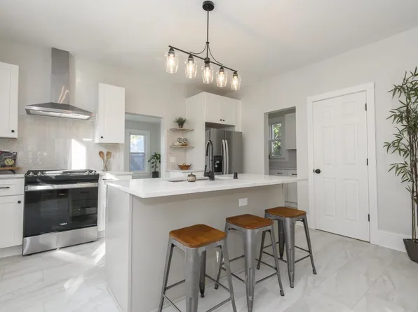 2911 North Newhall STREET, Milwaukee, WI 53211