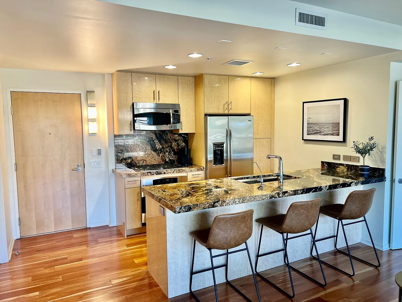 2 bed, 1094 sqft, $4,000 — Photo 4