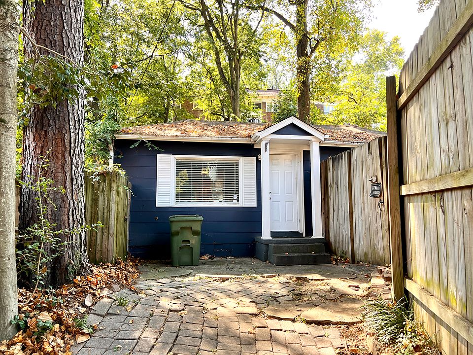 Your private driveway and entrance