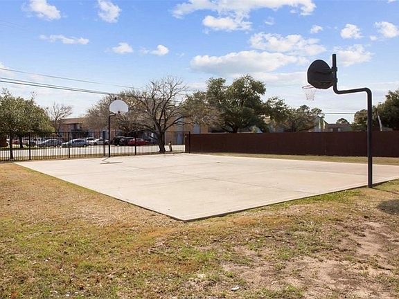 5th image of 517 Sw Pkwy #302