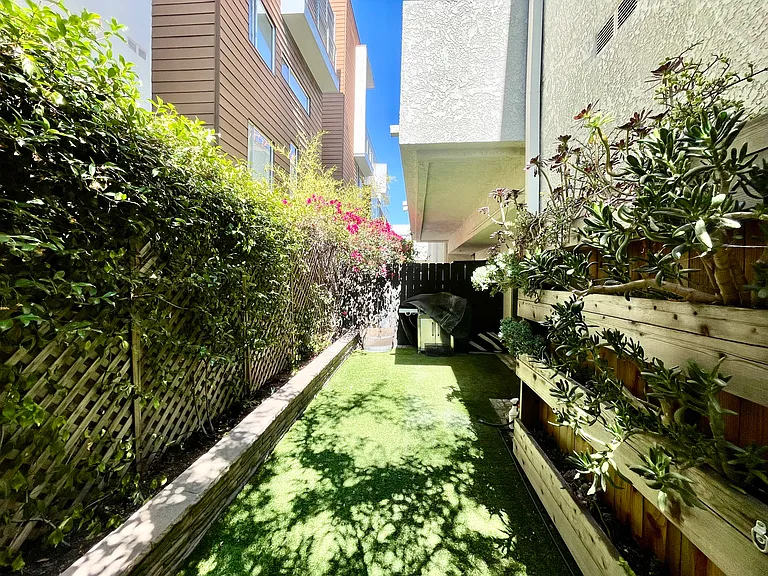 156 S Oak Knoll Ave #107 — Photo 8