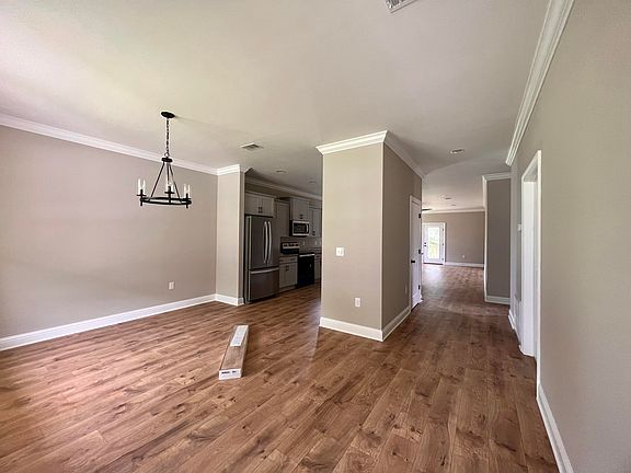 3rd image of 118 McEwen Dr