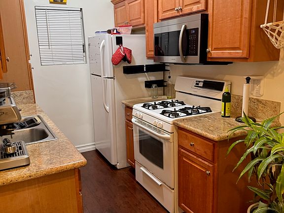 3rd image of 1014 14th St #1D