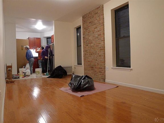 3rd image of 329 W 35th St APT 2E