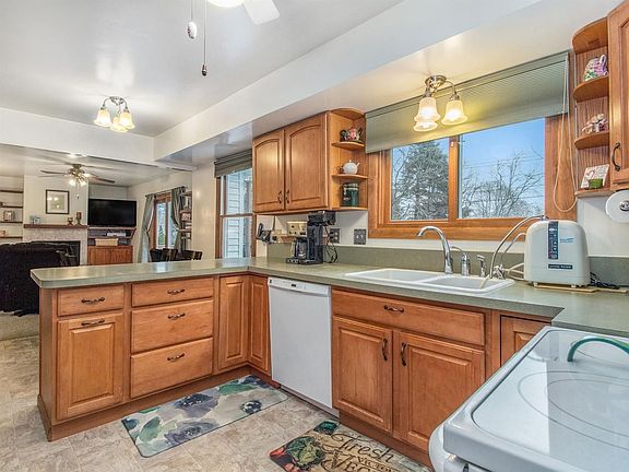 3rd image of 2747 Torrey Ave