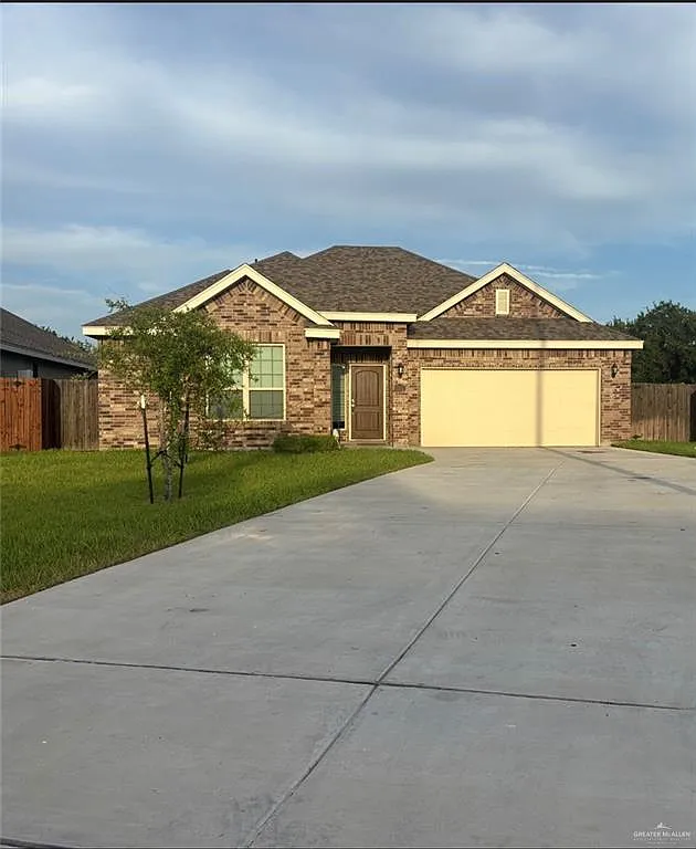 3 bed, 2.0 bath, 1815 sqft, $2,000 — Photo 1