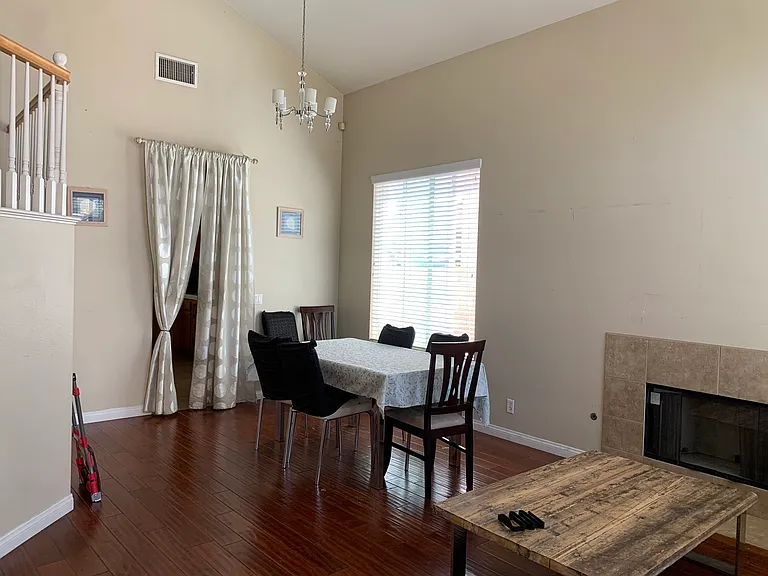 405 S Mountain View St — Photo 3